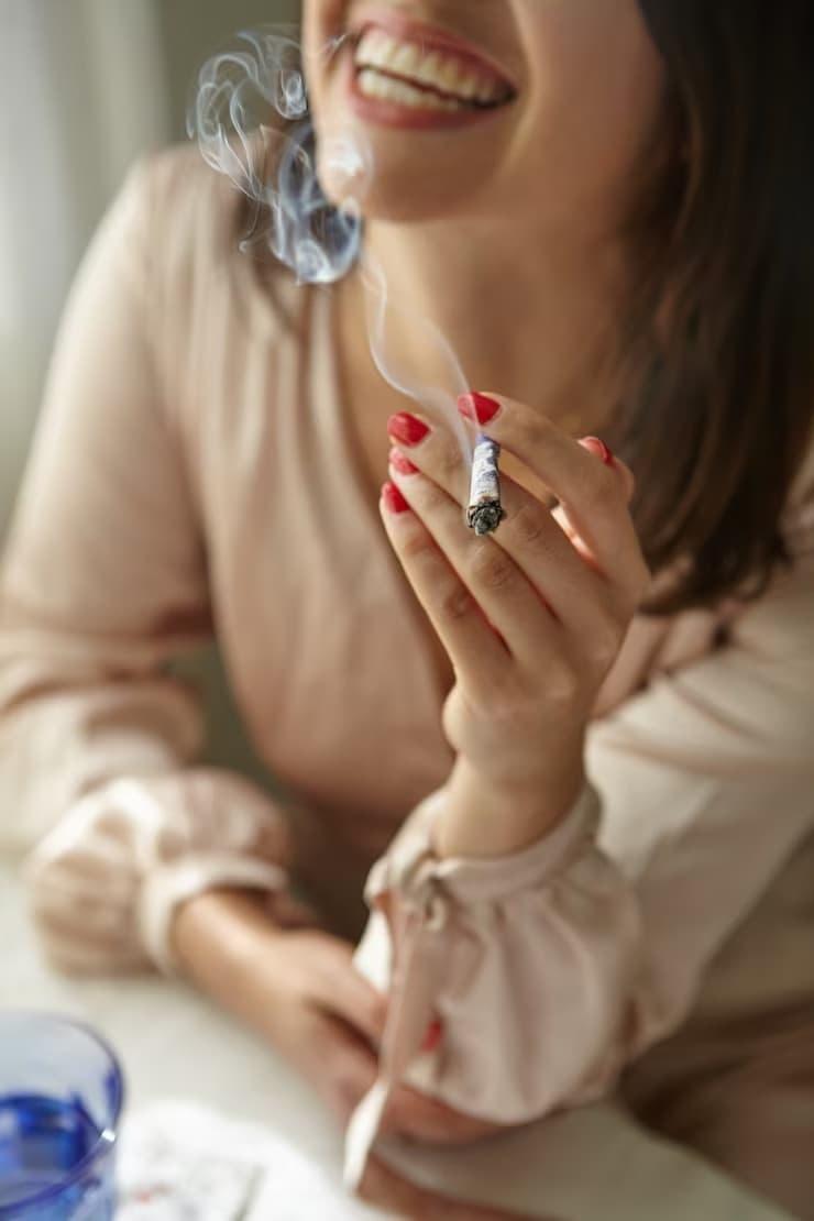 Why trực tiếp bóng đá is booming and are e cigarettes legal in canada a practical guide for fans and travelers
