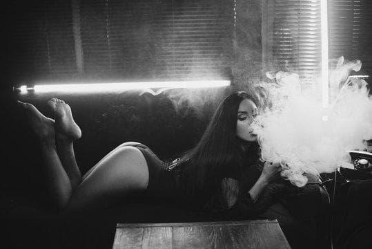Ultimate Guide to Poker Trực Tuyến Tactics and the Best Electronic Cigarette Rollers for Savvy Players