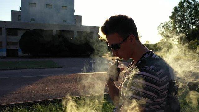 Why disposable vapes are rising and how a real looking e cigarette can ease the switch for adult smokers